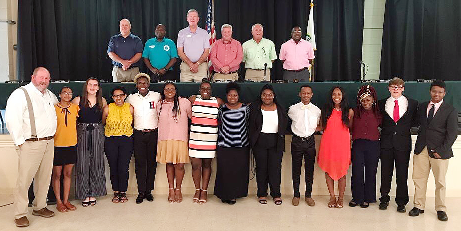 Mayor Best and the Dublin City Council with the city's Youth Council.