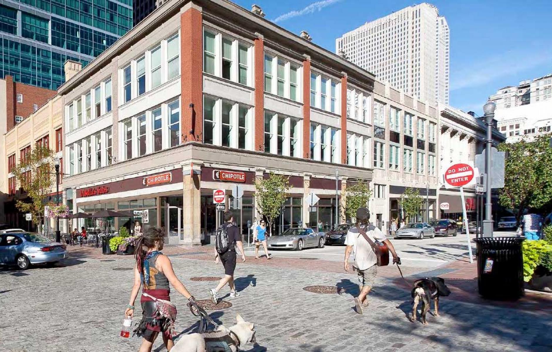 Market Square in downtown Pittsburgh, the heart of a 15-minute city. Courtesy of Strada.